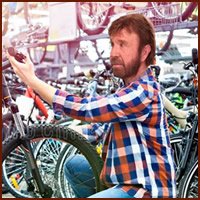 Chuck norris agora vende bicicletas